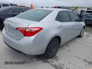 2018 Toyota Corolla L z VIN 5YFBURHE7JP822870, wystawiony jako IAAI lot #42318344 z przebiegiem 118 519 mil mil oraz . Historia ofert i sprzedaży dostępna na DreamBid. Obrazek 4.