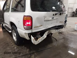 1998 Ford Explorer XLT с VIN 1FMZU35P6WZB26527, выставлен на аукционе IAAI как лот 42235991 с пробегом 215 020 миль миль и . История ставок и продаж доступна на DreamBid. Изображение 18.
