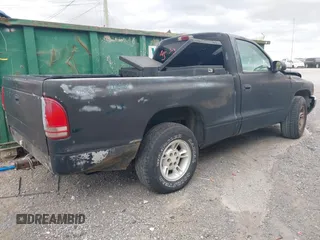 1998 Dodge Dakota SLT z VIN 1B7FL26X5WS635679, wystawiony jako IAAI lot #41688137 z przebiegiem 269 908 mil mil oraz . Historia ofert i sprzedaży dostępna na DreamBid. Obrazek 4.