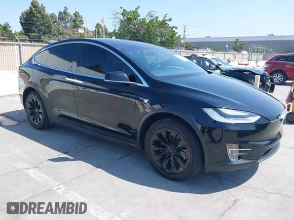 2017 Tesla Model X 90D z VIN 5YJXCBE23HF027198, wystawiony jako IAAI lot #42439451 z przebiegiem 111 122 mil mil oraz . Historia ofert i sprzedaży dostępna na DreamBid. Obrazek 1.
