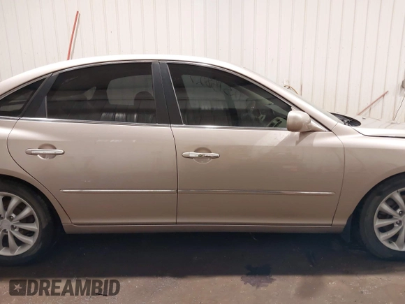 2006 Hyundai Azera SE with VIN KMHFC46F56A095383, listed as a IAAI auction lot 42373827 with 189,091 mi miles and . Bid and sale history available at DreamBid. Image 14.