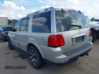 2005 Lincoln Navigator Luxury with VIN 5LMFU275X5LJ13111, listed as a IAAI auction lot 41498197 with Not Provided miles. Bid and sale history available at carsss.com. Image 3.