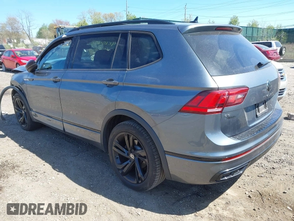 2023 Volkswagen Tiguan SE R-Line Black с VIN 3VV8B7AX7PM102793, выставлен на аукционе IAAI как лот 42154788 с пробегом 15 061 миль миль и . История ставок и продаж доступна на DreamBid. Изображение 3.