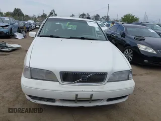 1998 Volvo V70 с VIN YV1LW5541W2350300, выставлен на аукционе IAAI как лот 42343799 с пробегом 286 071 миль миль и . История ставок и продаж доступна на DreamBid. Изображение 13.