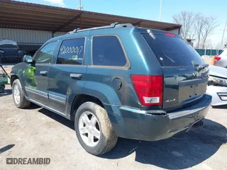 2005 Jeep Grand Cherokee Laredo with VIN 1J4HR48N85C536338, listed as a IAAI auction lot 42000017 with 195,758 mi miles. Bid and sale history available at carsss.com. Image 3.