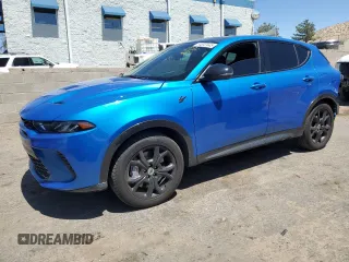 2024 Dodge Hornet R/T Plus z VIN ZACPDFDW2R3A25095, wystawiony jako Copart lot #54047445 z przebiegiem 5 090 mil mil oraz Szkoda całkowita • Salvage title. Historia ofert i sprzedaży dostępna na DreamBid. Obrazek 1.