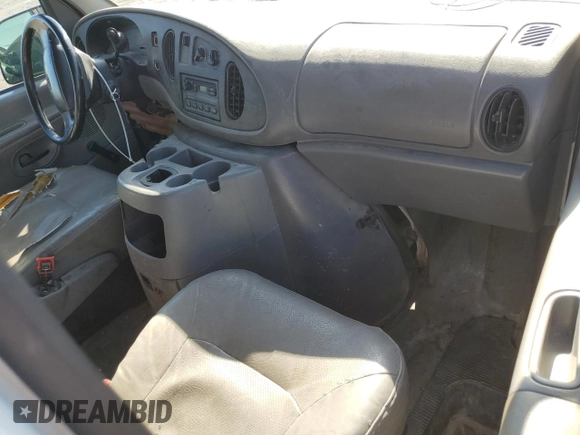 2001 Ford Econoline Passenger XL with VIN 1FMRE11201HB08051, listed as a Copart auction lot 54983885 with 159,509 mi miles and Clean title. Bid and sale history available at DreamBid. Image 8.
