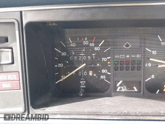 1982 Volkswagen Jetta z VIN WVWGA9161CW521961, wystawiony jako IAAI lot #42373314 z przebiegiem 52 051 mil mil oraz . Historia ofert i sprzedaży dostępna na DreamBid. Obrazek 7.