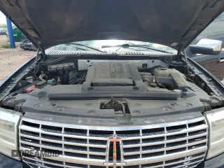 2012 Lincoln Navigator z VIN 5LMJJ3H57CEL01528, wystawiony jako Copart lot #66625424 z przebiegiem 150 658 mil mil oraz Szkoda całkowita • Salvage title. Historia ofert i sprzedaży dostępna na DreamBid. Obrazek 14.
