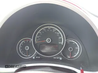 2013 Volkswagen Beetle 2.5L w/Sun/Sound/Nav с VIN 3VWJP7AT7DM686412, выставлен на аукционе IAAI как лот 42239653 с пробегом 76 237 миль миль и . История ставок и продаж доступна на DreamBid. Изображение 7.