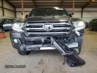 2020 Toyota Land Cruiser z VIN JTMCY7AJ5L4094265, wystawiony jako Copart lot #49725175 z przebiegiem 85 180 mil mil oraz Szkoda całkowita • Salvage title. Historia ofert i sprzedaży dostępna na DreamBid. Obrazek 5.