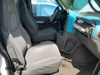 2000 Chevrolet Astro z VIN 1GNDM19W1YB130461, wystawiony jako Copart lot #54659485 z przebiegiem 178 132 mil mil oraz Szkody całkowita. Historia ofert i sprzedaży dostępna na DreamBid. Obrazek 7.