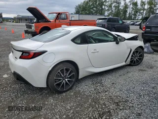 2023 Toyota 86 z VIN JF1ZNBC19P8765430, wystawiony jako Copart lot #56802955 z przebiegiem 6179 mil mil oraz Szkody całkowita. Historia ofert i sprzedaży dostępna na DreamBid. Obrazek 3.