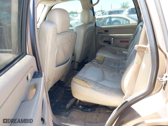 2004 Chevrolet Tahoe LT with VIN 1GNEC13Z04R118619, listed as a IAAI auction lot 42037638 with 234,472 mi miles. Bid and sale history available at carsss.com. Image 8.