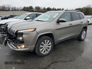 2017 Jeep Cherokee Overland z VIN 1C4PJMJS7HW525455, wystawiony jako Copart lot #84473674 z przebiegiem 83 498 mil mil oraz Szkoda całkowita • Salvage title. Historia ofert i sprzedaży dostępna na DreamBid. Obrazek 1.