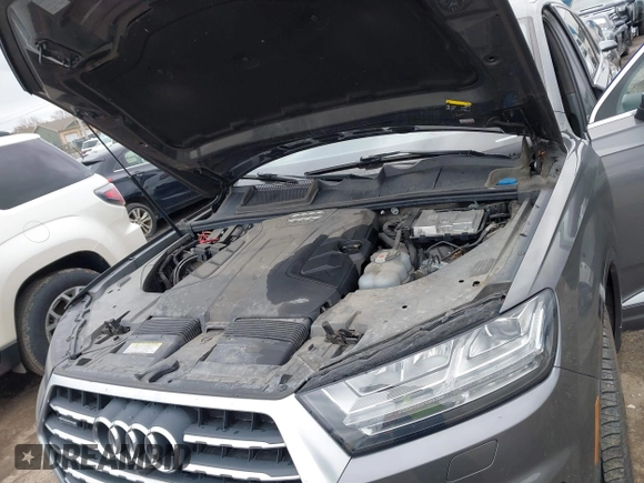 2018 Audi Q7 Premium Plus z VIN WA1LAAF76JD039992, wystawiony jako IAAI lot #41880935 z przebiegiem 74 095 mil mil oraz . Historia ofert i sprzedaży dostępna na DreamBid. Obrazek 10.