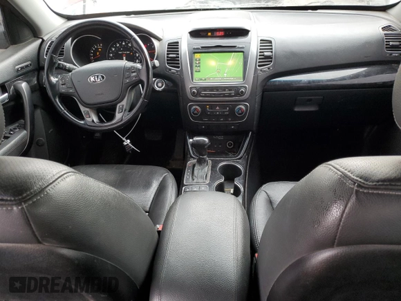2015 Kia Sorento SX z VIN 5XYKWDA7XFG562906, wystawiony jako Copart lot #50903665 z przebiegiem 212 306 mil mil oraz Szkoda całkowita • Salvage title. Historia ofert i sprzedaży dostępna na DreamBid. Obrazek 8.