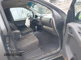 2007 Nissan Frontier SE z VIN 1N6AD06U97C442798, wystawiony jako IAAI lot #41548424 z przebiegiem 230 153 mil mil oraz . Historia ofert i sprzedaży dostępna na DreamBid. Obrazek 5.