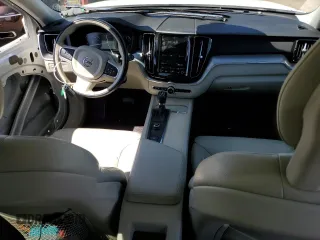 2018 Volvo XC60 Momentum z VIN LYVA22RK3JB097438, wystawiony jako Copart lot #50931375 z przebiegiem 103 743 mil mil oraz Szkoda całkowita • Salvage title. Historia ofert i sprzedaży dostępna na DreamBid. Obrazek 8.