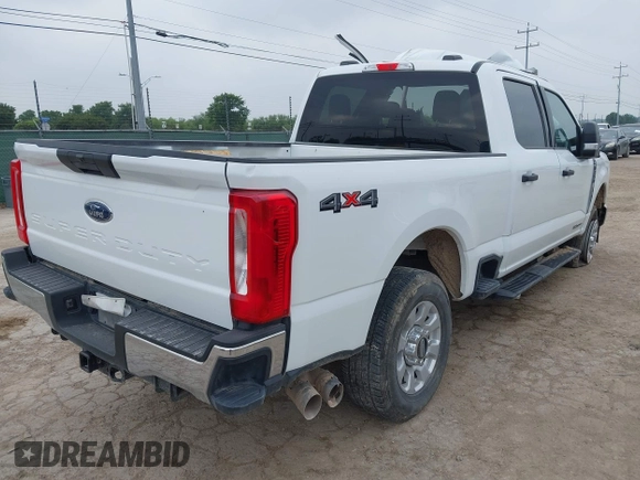 2024 Ford F-250 XL with VIN 1FT7W2BT5RED79934, listed as a IAAI auction lot 42303040 with 39,011 mi miles and . Bid and sale history available at DreamBid. Image 4.