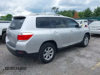 2013 Toyota Highlander with VIN 5TDZA3EH0DS037993, listed as a IAAI auction lot 42180685 with 212,729 mi miles and . Bid and sale history available at DreamBid. Image 4.