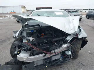 2024 Hyundai Ioniq 6 SEL z VIN KMHM34AC1RA063734, wystawiony jako IAAI lot #41222335 z przebiegiem 3389 mil mil oraz . Historia ofert i sprzedaży dostępna na DreamBid. Obrazek 13.