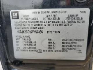 2007 Chevrolet Silverado 3500 DRW LT3 z VIN 1GCJK33D07F157386, wystawiony jako Copart lot #55004794 z przebiegiem 151 957 mil mil oraz Szkody całkowita. Historia ofert i sprzedaży dostępna na DreamBid. Obrazek 12.