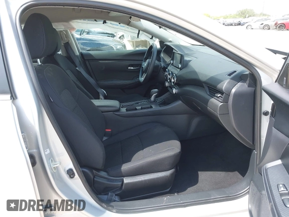 2023 Nissan Sentra S z VIN 3N1AB8BV7PY311515, wystawiony jako IAAI lot #42038589 z przebiegiem 13 907 mil mil oraz . Historia ofert i sprzedaży dostępna na DreamBid. Obrazek 5.