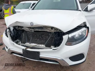 2017 Mercedes-Benz GLC with VIN WDC0G4JB9HF186711, listed as a IAAI auction lot 40883506 with 117,683 mi miles. Bid and sale history available at carsss.com. Image 6.