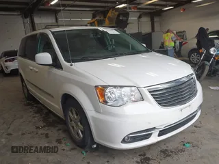 2013 Chrysler Town & Country Touring z VIN 2C4RC1BG3DR657630, wystawiony jako IAAI lot #42389552 z przebiegiem 94 848 mil mil oraz . Historia ofert i sprzedaży dostępna na DreamBid. Obrazek 1.