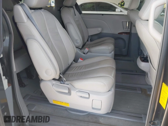 2014 Toyota Sienna Limited z VIN 5TDDK3DC9ES088584, wystawiony jako IAAI lot #42333016 z przebiegiem 115 138 mil mil oraz . Historia ofert i sprzedaży dostępna na DreamBid. Obrazek 8.