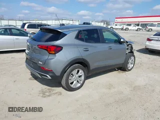 2024 Buick Encore GX Preferred z VIN KL4AMBS21RB025309, wystawiony jako IAAI lot #41534969 z przebiegiem 10 366 mil mil oraz . Historia ofert i sprzedaży dostępna na DreamBid. Obrazek 4.