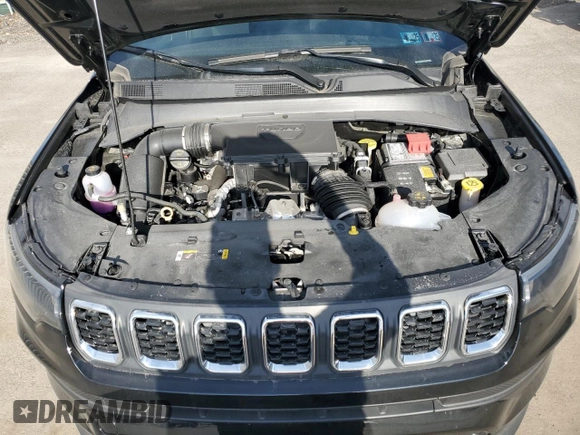 2024 Jeep Compass Sport z VIN 3C4NJDAN9RT171267, wystawiony jako Copart lot #49379715 z przebiegiem 3 194 mil mil oraz Szkoda całkowita • Salvage title. Historia ofert i sprzedaży dostępna na DreamBid. Obrazek 13.
