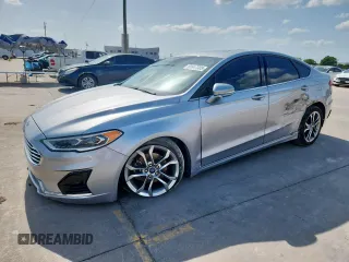 2020 Ford Fusion SEL z VIN 3FA6P0CD2LR127850, wystawiony jako Copart lot #61647305 z przebiegiem 103 077 mil mil oraz Czysty tytuł • Clean title. Historia ofert i sprzedaży dostępna na DreamBid. Obrazek 1.