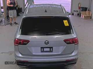 2024 Volkswagen Tiguan SE z VIN 3VV3B7AX5RM084940, wystawiony jako IAAI lot #42731231 z przebiegiem 19 747 mil mil oraz . Historia ofert i sprzedaży dostępna na DreamBid. Obrazek 29.
