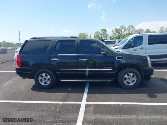 2013 Cadillac Escalade Luxury with VIN 1GYS4BEF6DR162720, listed as a IAAI auction lot 41971364 with 211,396 mi miles. Bid and sale history available at carsss.com. Image 13.