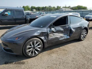 2025 Tesla Model 3 Long Range z VIN 5YJ3E1EB0SF902974, wystawiony jako Copart lot #59728245 z przebiegiem 6 398 mil mil oraz Szkoda całkowita • Salvage title. Historia ofert i sprzedaży dostępna na DreamBid. Obrazek 1.