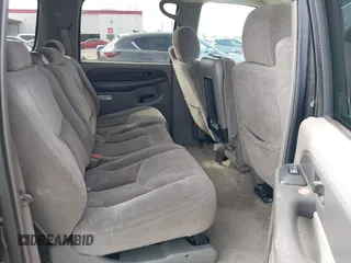 2003 Chevrolet Suburban LS with VIN 3GNEC16T03G334122, listed as a IAAI auction lot 41860521 with 195,648 mi miles. Bid and sale history available at carsss.com. Image 8.