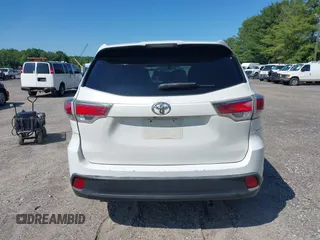 2015 Toyota Highlander LE z VIN 5TDBKRFH4FS176625, wystawiony jako IAAI lot #42388941 z przebiegiem 409 815 mil mil oraz . Historia ofert i sprzedaży dostępna na DreamBid. Obrazek 16.