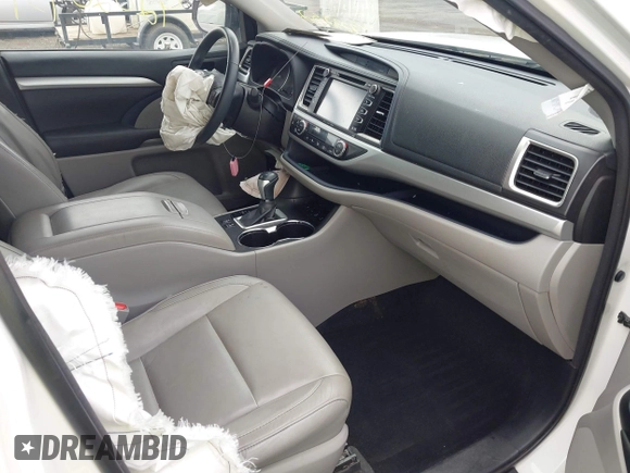 2016 Toyota Highlander XLE z VIN 5TDJKRFH4GS323202, wystawiony jako IAAI lot #42026959 z przebiegiem 135 430 mil mil oraz . Historia ofert i sprzedaży dostępna na DreamBid. Obrazek 5.