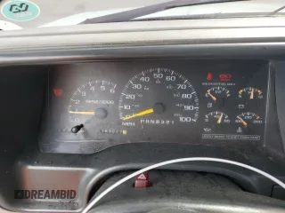 2000 GMC Sierra 1500 with VIN 1GTGC34R9YR154858, listed as a Copart auction lot 49158675 with 183,227 mi miles and Salvage Title. Bid and sale history available at DreamBid. Image 9.