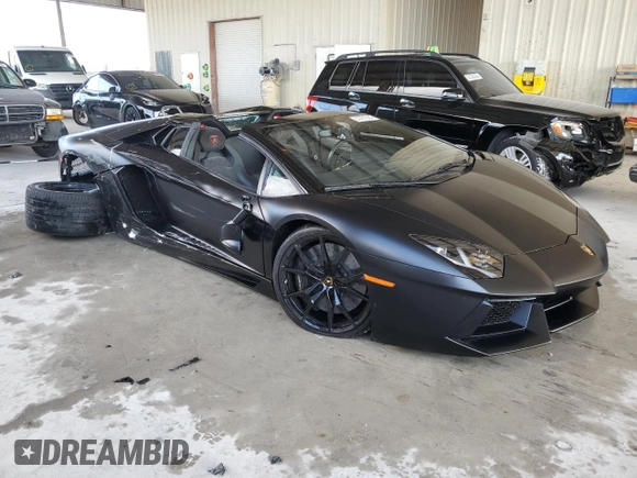 2015 Lamborghini Aventador z VIN ZHWUR1ZD5FLA03450, wystawiony jako Copart lot #53781224 z przebiegiem 8 471 mil mil oraz Szkoda całkowita • Salvage title. Historia ofert i sprzedaży dostępna na DreamBid. Obrazek 4.