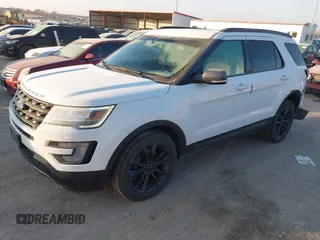 2017 Ford Explorer XLT z VIN 1FM5K8D84HGD21052, wystawiony jako IAAI lot #40819366 z przebiegiem 131 481 mil mil oraz . Historia ofert i sprzedaży dostępna na DreamBid. Obrazek 19.