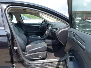 2019 Ford Fusion Titanium z VIN 3FA6P0RU0KR260239, wystawiony jako IAAI lot #42436643 z przebiegiem 114 631 mil mil oraz . Historia ofert i sprzedaży dostępna na DreamBid. Obrazek 5.