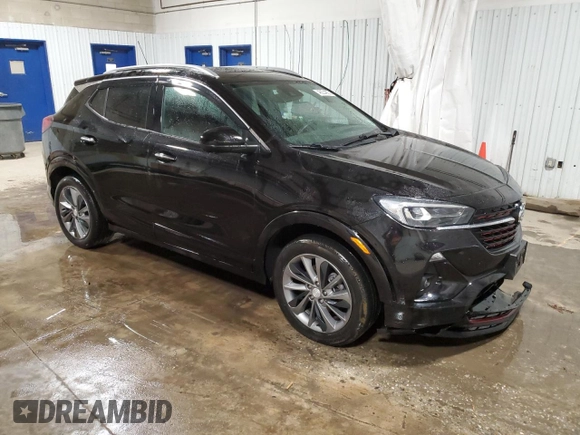 2021 Buick Encore GX Essence z VIN KL4MMGSL8MB138024, wystawiony jako Copart lot #48234935 z przebiegiem 48 960 mil mil oraz Szkoda całkowita • Salvage title. Historia ofert i sprzedaży dostępna na DreamBid. Obrazek 4.