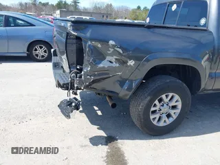 2017 Toyota Tacoma SR5 with VIN 3TMCZ5AN8HM104867, listed as a IAAI auction lot 41931133 with 76,051 mi miles. Bid and sale history available at carsss.com. Image 6.