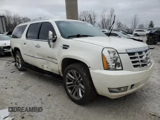 2011 Cadillac Escalade ESV Premium with VIN 1GYS4JEF4BR176204, listed as a Copart auction lot 84543284 with 236,317 mi miles and Clean title. Bid and sale history available at DreamBid. Image 4.