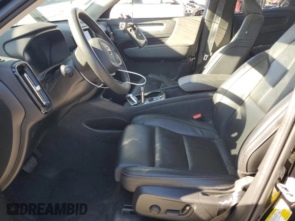 2024 Volvo XC40 Plus Bright Theme z VIN YV4L12UE0R2215081, wystawiony jako Copart lot #87918425 z przebiegiem 19 841 mil mil oraz Szkoda całkowita • Salvage title. Historia ofert i sprzedaży dostępna na DreamBid. Obrazek 7.