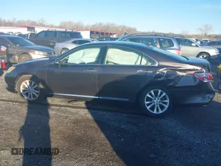 2011 Lexus ES with VIN JTHBK1EG2B2472155, listed as a IAAI auction lot 40962743 with 134,227 mi miles. Bid and sale history available at carsss.com. Image 14.