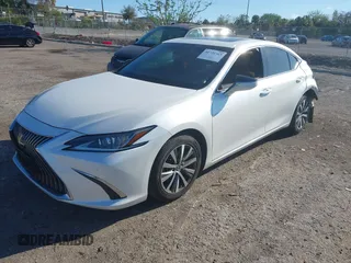 2019 Lexus ES 350 z VIN 58ABZ1B11KU051047, wystawiony jako IAAI lot #41721365 z przebiegiem 84 209 mil mil oraz . Historia ofert i sprzedaży dostępna na DreamBid. Obrazek 2.